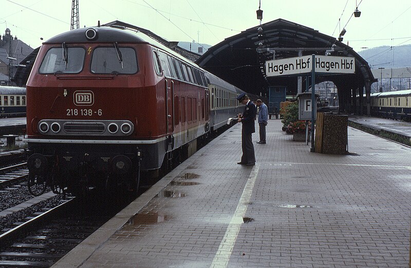 File:218 138-6, 02.08.87 in Hagen (13456919864).jpg