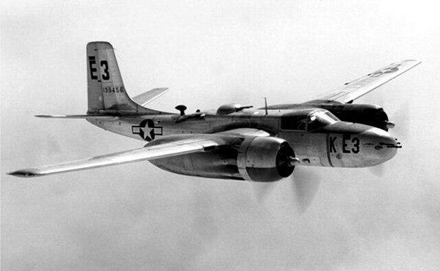 飛行するA-26B-35-DL 41-39456号機(1945年撮影)