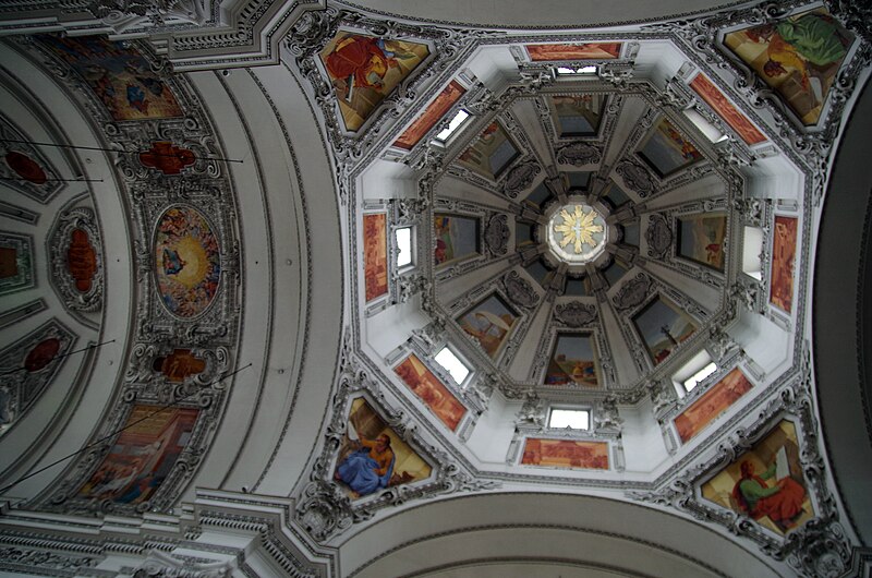 File:AT-salzbg-dom-kuppel.jpg