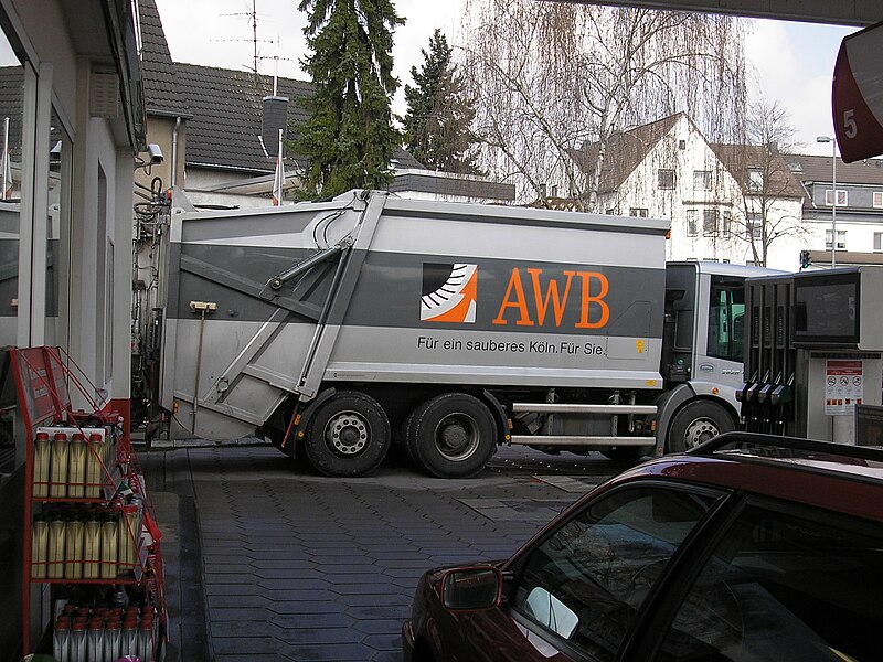 File:AWB Köln, Müllabfuhr im Einsatz.jpg