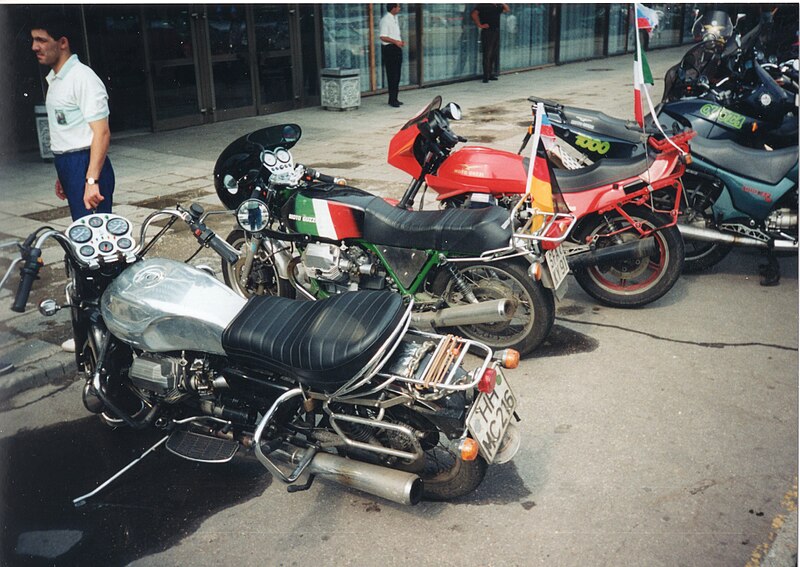 File:A Gathering of Moto Guzzi.jpg