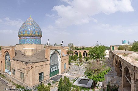 مزار آقانورالدین در قبرستان قدیمی شهر اراک
