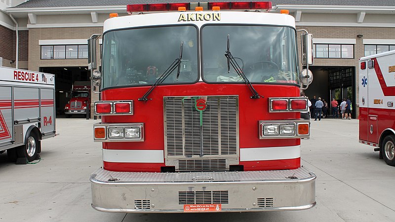 File:Akron Fire Department Sutphen Ladder 4 (48723351287).jpg