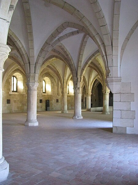 Fail:Alcobaça, Mosteiro de Alcobaça, dormitório (5).jpg