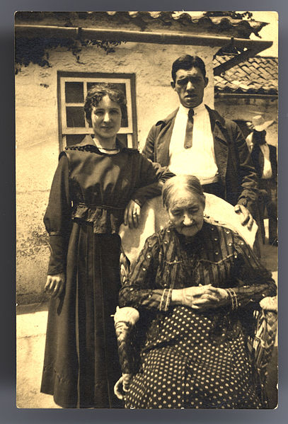 File:Amadeo de Souza Cardoso com a avó materna e Lucie de Souza Cardoso (2903666937).jpg