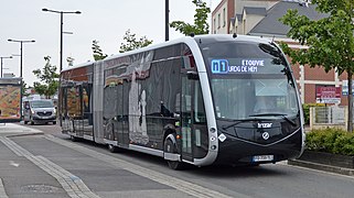 Bus de la livrée neutre sur la ligne Némo 1 à Longueau (737).