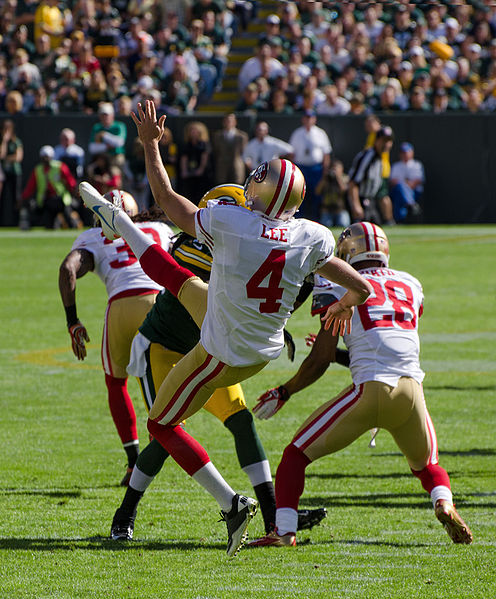Andy Lee punting for the 49ers
