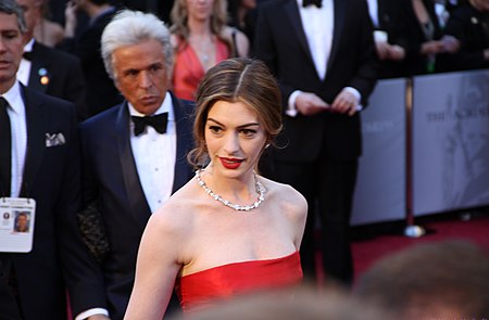 Tập_tin:Anne_Hathaway_83rd_Academy_Awards.jpg