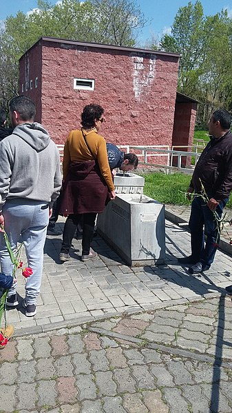 File:Armenian Genocide Memorial, Yerevan 10.jpg