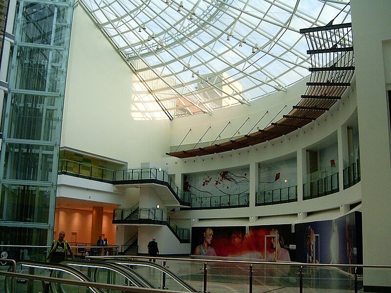 File:Arndale Winter Garden 3.jpg