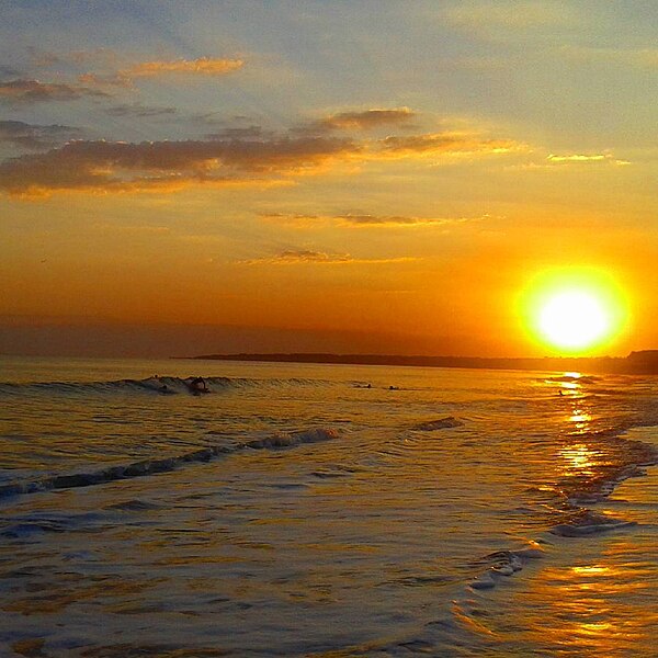 File:Atardecer Playas del Sur.jpg