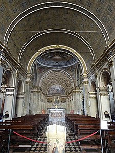 Vue frontale de l'Autel de l'église Santa Maria presso San Satiro réalisé par Donato Bramante.