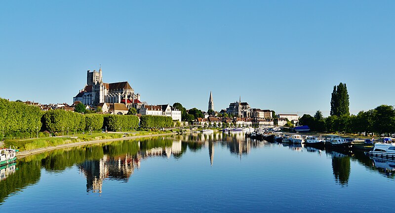 File:Auxerre Stadtpanorama vom Pont Paul Bert 2.jpg