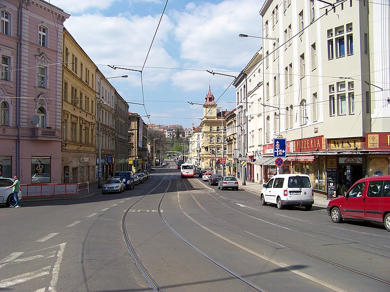 File:Bělehradská, od náměstí Bratří Synků.jpg