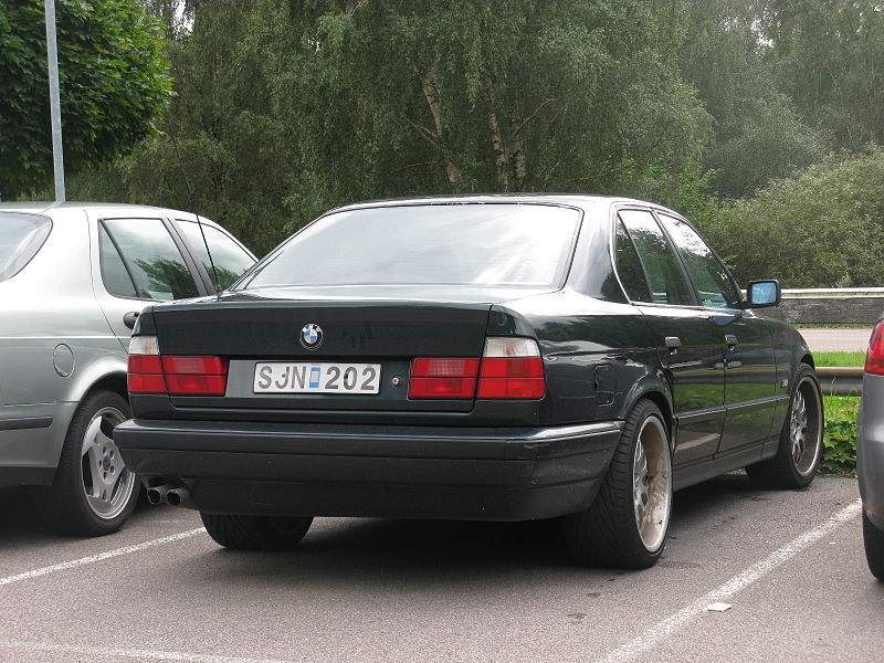 File:BMW 540i E34 (14999918681).jpg