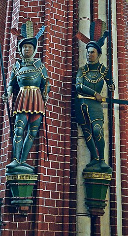Bad Doberan, Münster, zwei Figuren.JPG