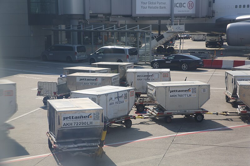 File:Baggage containers at Frankfurt Airport (44859936911).jpg