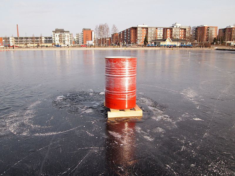 File:Barrel in Jyväsjärvi.jpg