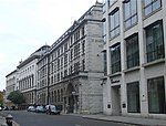 Screen Wall and Colonnade, St Bartholomew's Hospital Barts.jpg