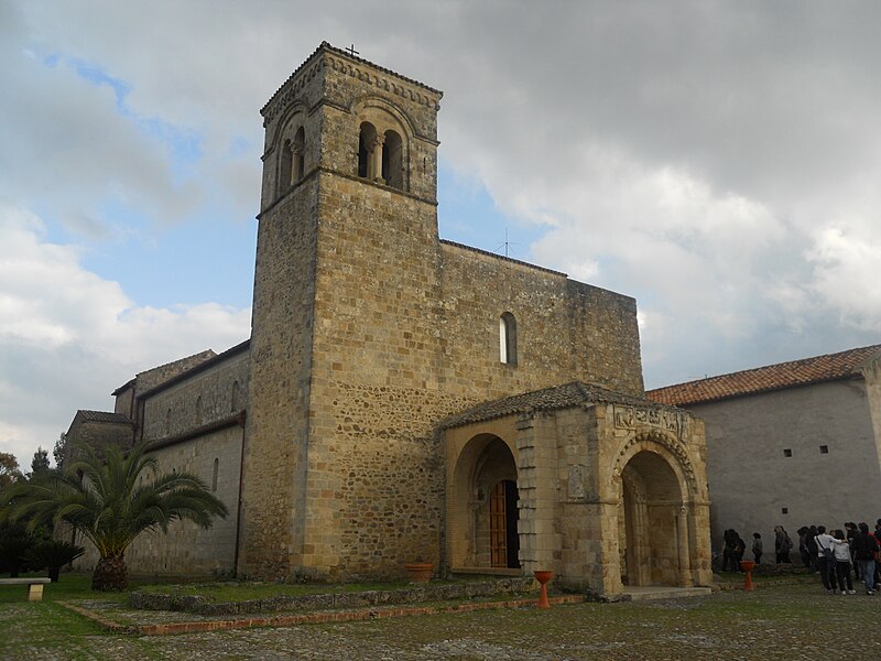 File:Basilica di Anglona, aprile 2011 - 6.jpg