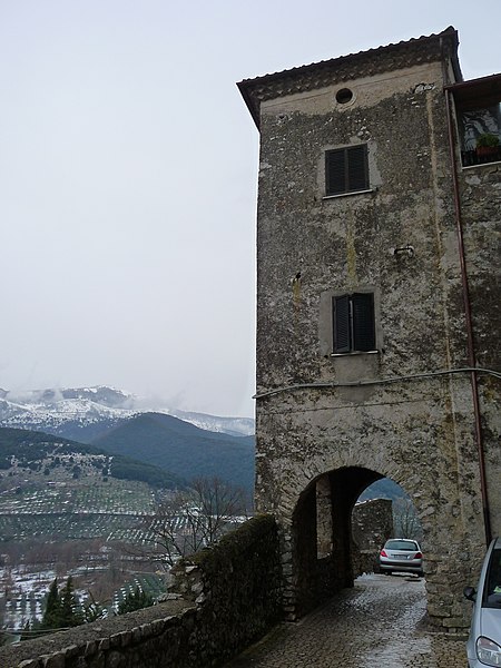 File:Bassiano, casa torre - panoramio.jpg