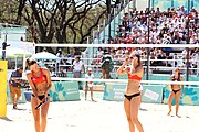 Deutsch: Beachvolleyball bei den Olympischen Jugendspielen 2018; Tag 9, 15. Oktober 2018; Mädchen, Viertelfinale: USA-Spanien 2–1 (21–19/17–21/15–9) English: Beach volleyball at the 2018 Summer Youth Olympics at 15 October 2018 – Girls Quarterfinals: USA-Spain 2–1 (21–19/17–21/15–9)