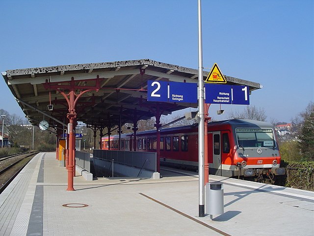 A class 628 train in Remscheid-Güldenwerth station