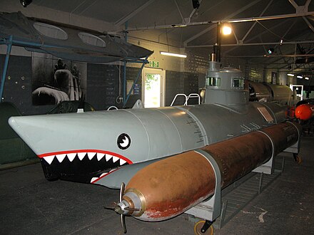 Как выглядит торпеда. Сверхмалая подводная лодка Бибер. Бибер подводная лодка Германия. Сверхмалые подводные лодки Германии. Сверхмалые подводные лодки второй мировой войны.
