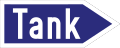 Bild 1 Pfeilschild „Tank“, Hinweis an einer Autobahn­tankstellen­ausfahrt