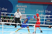 Deutsch: Boxen bei den Olympischen Jugendspielen 2018 Tag 12, 18. Oktober 2018 - Finale Leichtgewicht Mädchen – Junioren-Weltmeisterin und dreifache Juniorinnen-Europameisterin Caroline Sara DuBois (Großbritannien, blau) schlägt Juniorinnen-Asienmeisterin Porntip Buapa (Thailand, rot). English: Boxing at the 2018 Summer Youth Olympics on 18 October 2018 – Girls' lightweight Gold Medal Bout – Caroline Sara DuBois (Grat Britain, blue) wins over Porntip Buapa (Thailand, red). Español: Boxeo en los Juegos Olímpicos Juveniles de Verano de 2018 en 18 de octubre de 2018 - Combate de medalla de oro de peso ligero para niñas - Caroline Sara DuBois (Gran Bretaña, azul ) gana sobre Porntip Buapa (Tailandia, rojo).