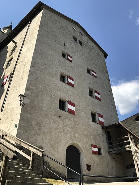 File:Building of Fort Hohenwerfen near Werfen, Sankt Johann im Pongau District, Austria.jpg