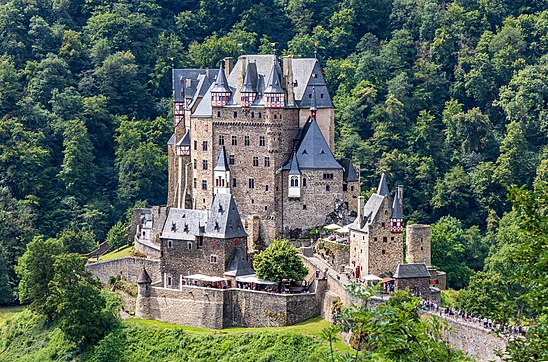 Замок правильно. Тереза фон Эльц. Stronghold Eltz дуб Ульм. Burg Eltz PNG. Влад Эльц биография.