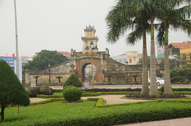 File:Cổng thành cổ Quảng Bình - panoramio.jpg