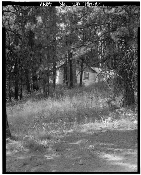 File:CONTEXTUAL VIEW OF SOUTH AND EAST ELEVATIONS (FROM SOUTHEAST) - Tieton Ranger Station, Building No. 1053, North side of State Highway 12, West of State Highway 410, Naches, HABS WASH,39-NACH.V,4-C-1.tif