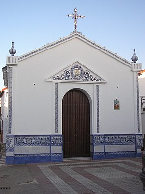 Capilla de la Cruz de Arriba en El Madroño.jpg