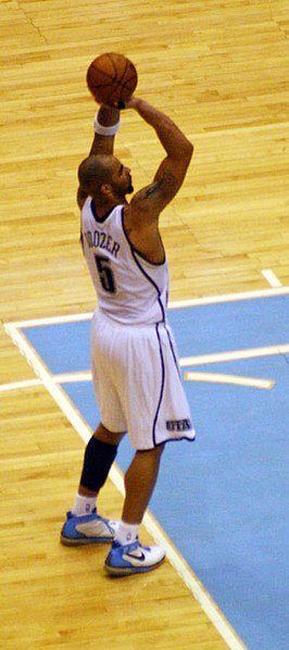 Boozer shooting a free throw while playing with the Utah Jazz in March 2008