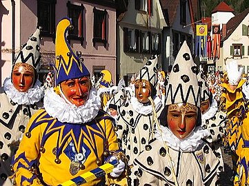 Clowns in een feestelijke processie.  Duitsland