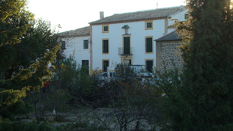 File:Casería cerca del Puente del Obispo.JPG