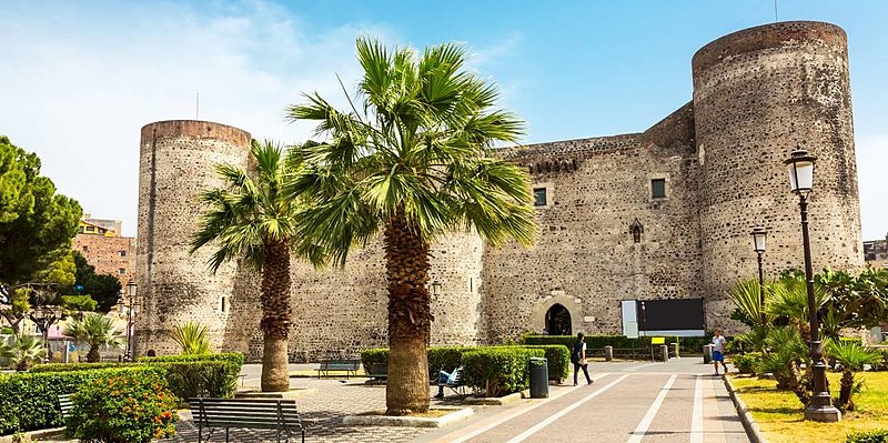 File:Castello Ursino di Catania progettato da Riccardo da Lentini.jpg