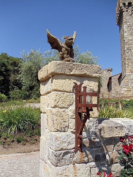 File:Castello di Amorosa Winery, Napa Valley, California, USA (8012930466).jpg