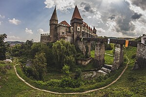 Burg Hunedoara: Geschichte, Baugeschichte, Beschreibung der Burganlage