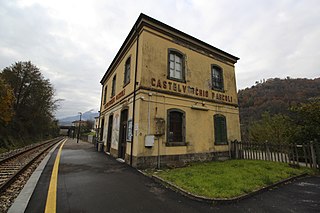 <span class="mw-page-title-main">Castelvecchio Pascoli railway station</span> Railway station in Tuscany, Italy