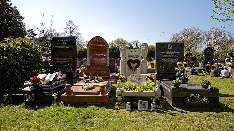 File:City of London Cemetery ~ four grave monuments - Newham London England.jpg