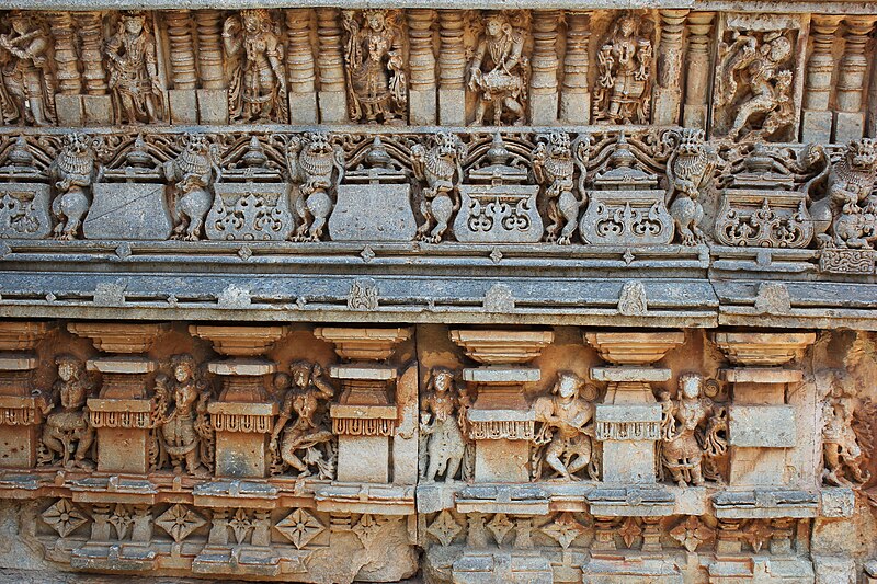 File:Close up of decorative relief on parapet wall in Chennakeshava temple at Hullekere.JPG