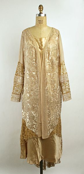 File:Coat MET CI40.37.2ab F.jpg