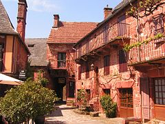 Un carrer a Collonges-la-Roja