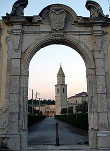 Franciscan Friary of Folloni Convento di San Francesco a Folloni, portale (Montella).JPG