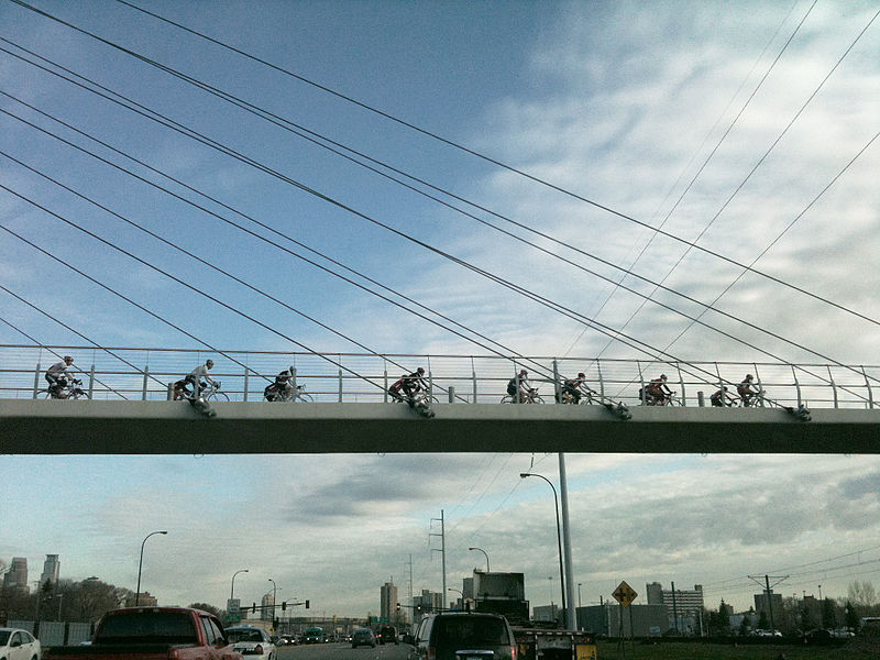 File:Cyclists on the Sabo Bridge.jpg