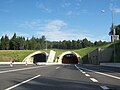 Die A 17 und ihre Fortsetzung Dálnice 8 nutzen den Nollendorfer Pass. Die Straße unterquert dabei die höchsten Erhebungen im Verlauf im Tunnel Panenská