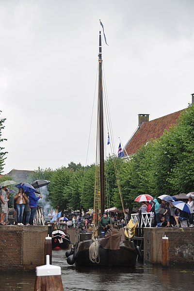 File:De tjalk DE ROT uit 1887 bij de erfgoed manifestatie 2017 van de LVBHB in Hasselt (02).JPG